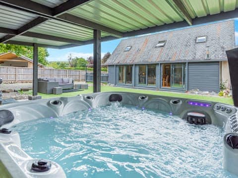 Hot tub | Ty Afon Jay - Ty Afon, Garnant, near Ammanford