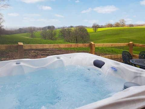 Hot tub | Spire View Hut, Alderbury, near Salisbury