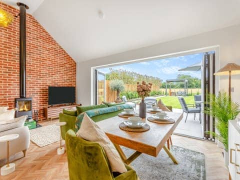 Open plan living space | Wiggles Cottage - Wiggles and Piggles, Wimbish