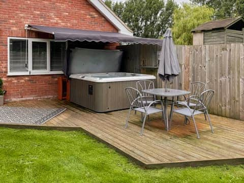 Hot tub | Alder Lodge, Yaxham, near Dereham