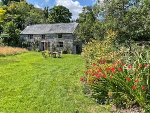 Exterior | Cwmberwyn, Hundred House, Llandrindod Wells