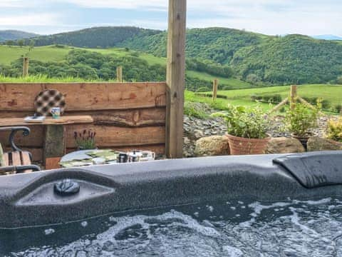 Hot tub | Cowlas, Aberdovey