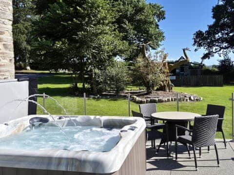 Hot tub | Glan-Mor, Pwllheli