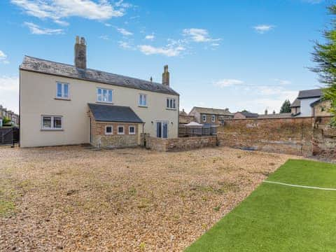 Exterior | Cathedral View Farmhouse, Ely