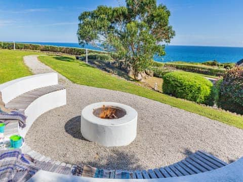 Room for 10 to toast marshmallows on the firepit in your private garden with amazing seaviews | Tregarrek, Helston & The lizard