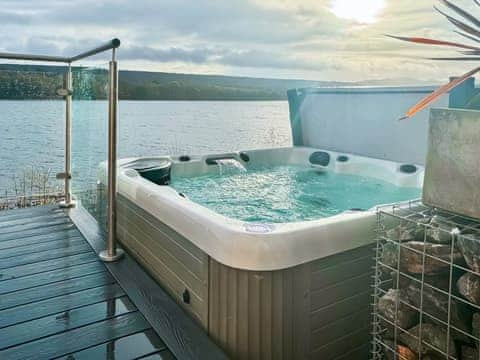 Hot tub | Kimcraigan Lodge, Lochend