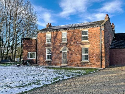 Exterior | Monkroyd House, Featherstone, near Wakefield