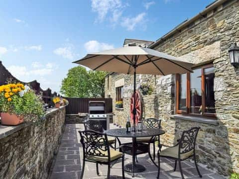 Sitting-out-area | Bill and Ben&rsquo;s Cottage - Fentrigan Manor Farm Holiday Cottages, Warbstow