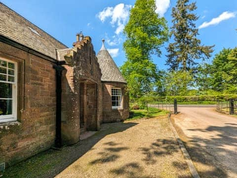 Exterior | West Lodge, Perth