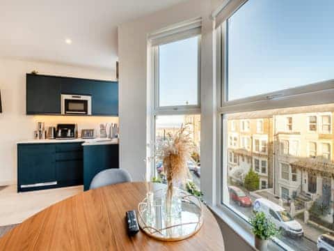 Dining Area | Sand Dune - Eden Bay Serviced Apartments, Lancaster