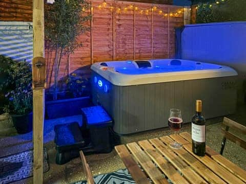 Hot tub | Mere Walk, Hornsea