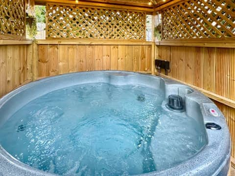 Hot tub | Back Pier Cottage, Gorleston-on-Sea- Great Yarmouth - Norfolk