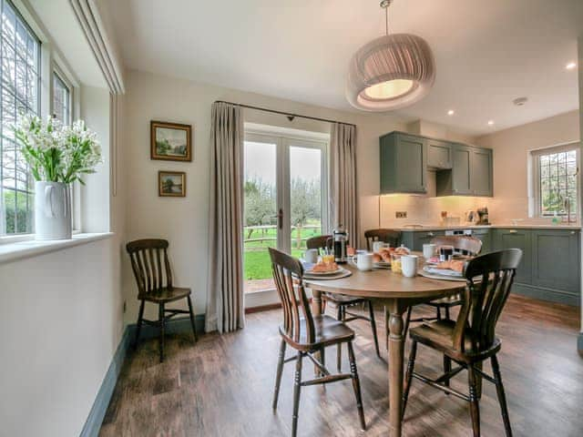 Kitchen/diner | Keeds Cottage - Keeds Cottage and Keeds Barn, Pulborough