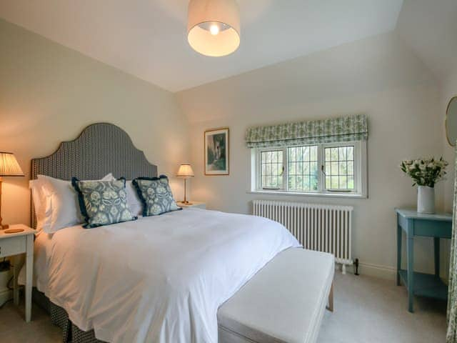 Double bedroom | Keeds Cottage - Keeds Cottage and Keeds Barn, Pulborough