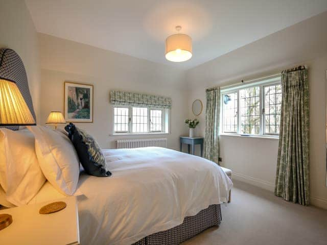 Double bedroom | Keeds Cottage - Keeds Cottage and Keeds Barn, Pulborough