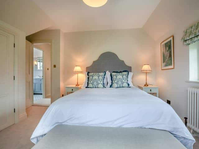 Double bedroom | Keeds Cottage - Keeds Cottage and Keeds Barn, Pulborough