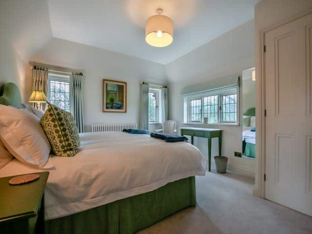 Twin bedroom | Keeds Cottage - Keeds Cottage and Keeds Barn, Pulborough