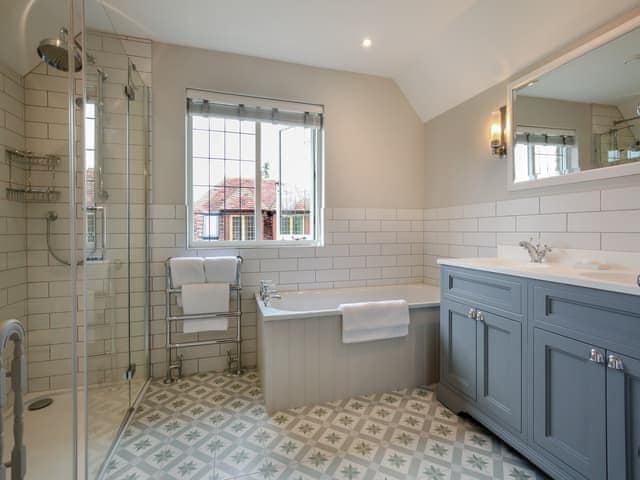 Bathroom | Keeds Cottage - Keeds Cottage and Keeds Barn, Pulborough