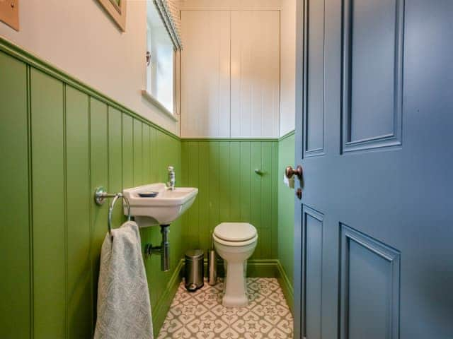 Bathroom | Keeds Cottage - Keeds Cottage and Keeds Barn, Pulborough