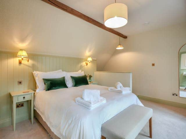 Double bedroom | Keeds Barn - Keeds Cottage and Keeds Barn, Pulborough