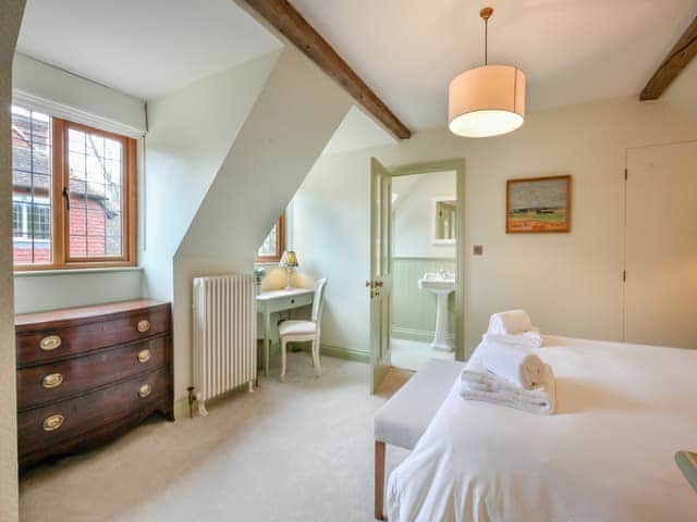 Double bedroom | Keeds Barn - Keeds Cottage and Keeds Barn, Pulborough