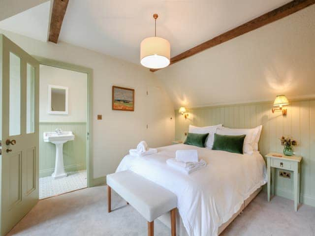 Double bedroom | Keeds Barn - Keeds Cottage and Keeds Barn, Pulborough