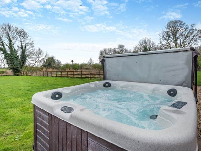 Hot tub | Ings Barn, Thorpe Culvert, near Skegness