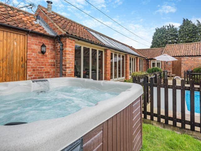 Hot tub | Ings Barn, Thorpe Culvert, near Skegness