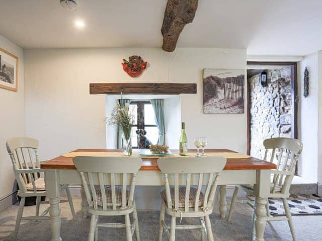 Living room/dining room | Higher Rowes Farm, Horndon