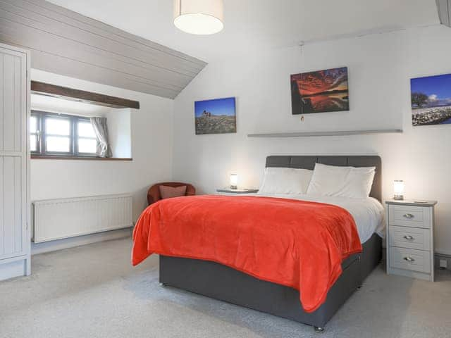 Double bedroom | Higher Rowes Farm, Horndon