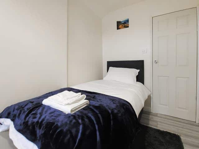 Single bedroom | Queen House, Belper