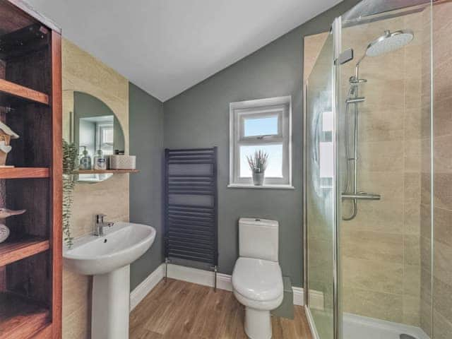 Shower room | Snowdrop Cottage, Seahouses