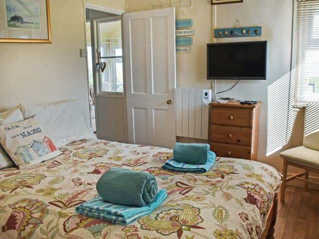 Double bedroom | Bacton Seaview Bungalow, Bacton