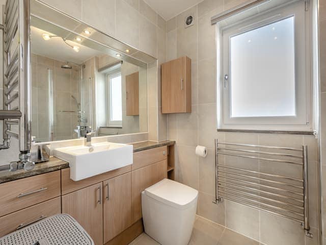 Bathroom | High Hill Farm Cottage, Keswick