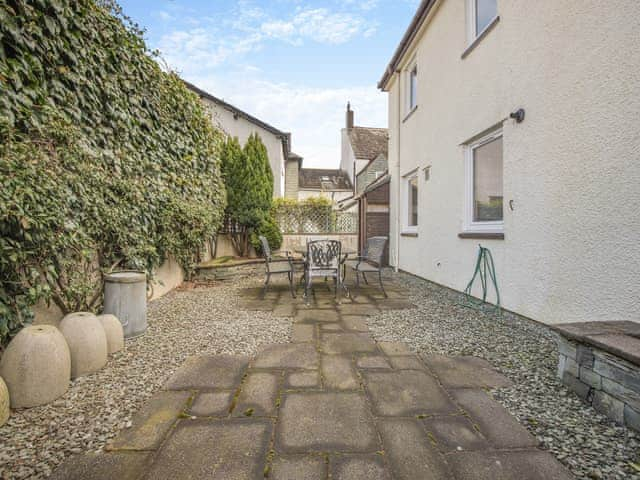 Sitting-out-area | High Hill Farm Cottage, Keswick