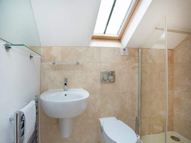 Bathroom | Golf Club Lodges- Kingfisher - Golf Club Lodges, Blackawton, near Totnes