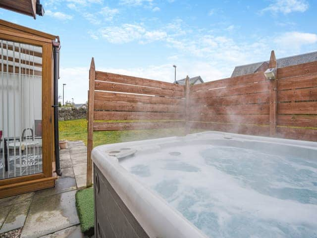 Hot tub | Clunnie Mor - Allt Mor Cottages, Aviemore