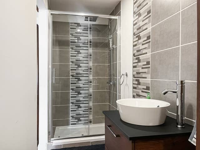 Bathroom | Smithy Apartment, Matlock