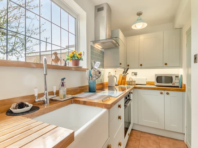 Kitchen | Little Crawfish Cottage, Thursford