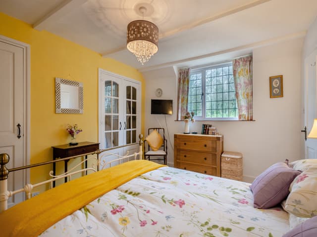 Double bedroom | Little Crawfish Cottage, Thursford