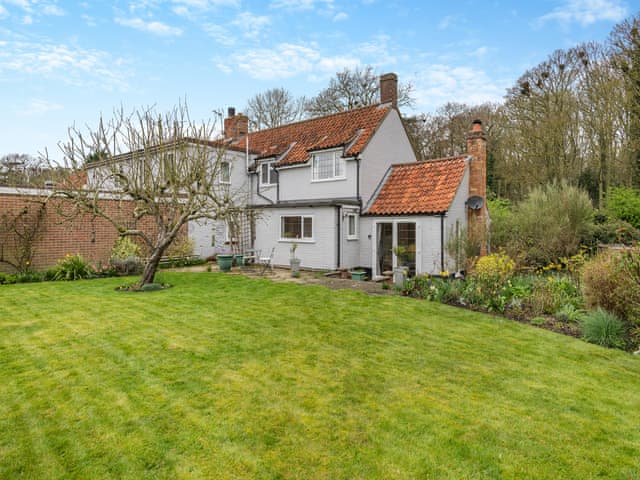 Garden | Little Crawfish Cottage, Thursford