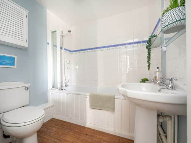 Bathroom | Yew Tree Cottage, Cheriton, near Alresford