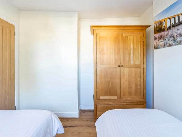 Twin bedroom | Hillside, Lyme Regis