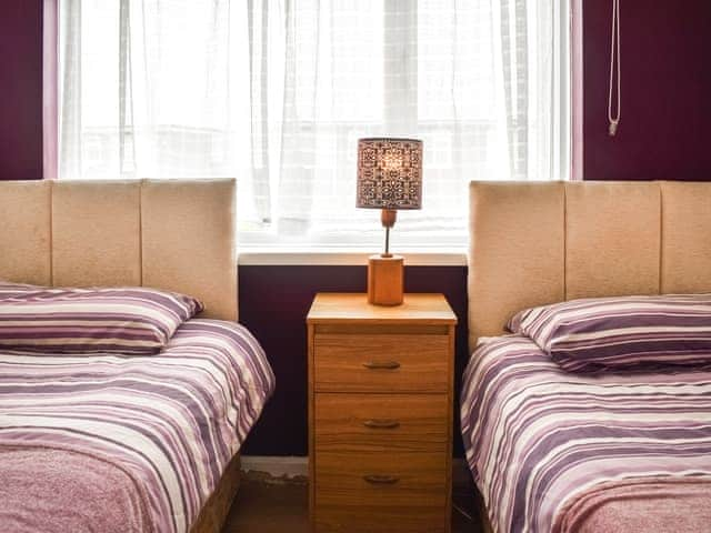 Twin bedroom | 21 Hillside, Mundesley