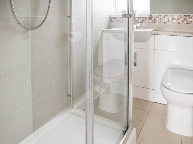 Bathroom | 21 Hillside, Mundesley