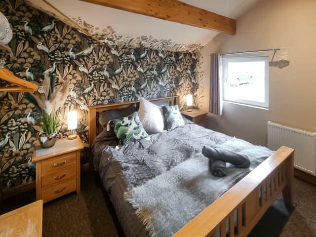 Charming bedroom with en-suite | Stonecroft Cottage - Wreaks End Farm, Broughton-in-Furness