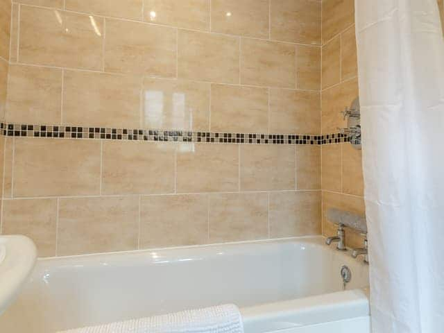 Bathroom | Forsythia House - Low Key Luxury, Overstrand, near Cromer