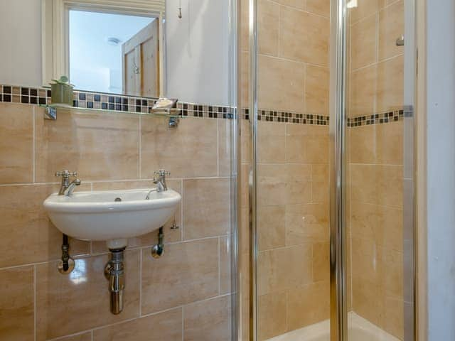 Bathroom | Forsythia House - Low Key Luxury, Overstrand, near Cromer