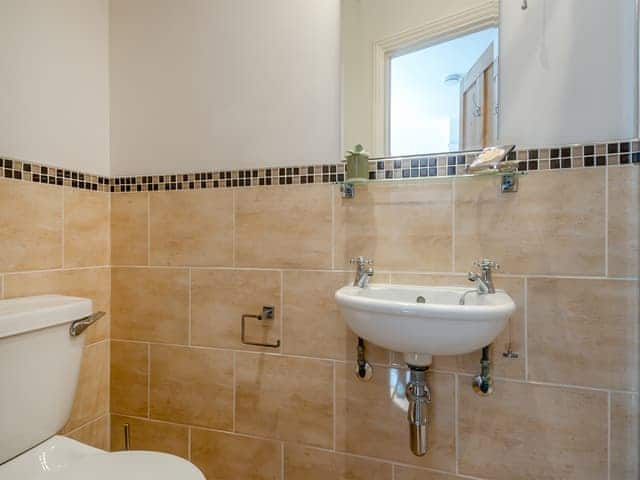 Bathroom | Forsythia House - Low Key Luxury, Overstrand, near Cromer