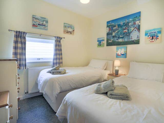 Twin bedroom | Whitestones, St Mawes